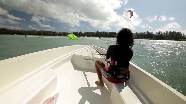 Launching a Kite From a Boat Without Help смотреть онлайн