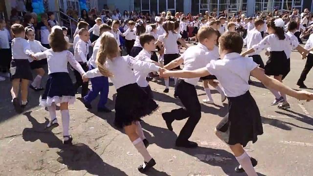 Последний звонок 2 класс. Танец Никуся смотреть онлайн