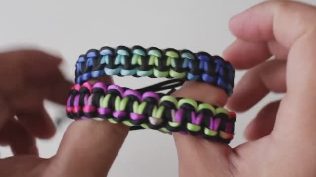 Как сплести простой браслет из атласного шнура