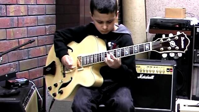 Luke Monteleone 8 year old Guitarist - 'Wipe Out' by the Surfaris смотреть онлайн