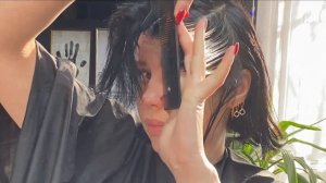 САМЫЙ ПРОСТОЙ СПОСОБ СТРИЖКИ КАРЕ БОБ САМОЙ СЕБЕ . СТРИЖКА "каре-боб".