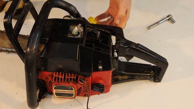 Jonsereds 520SP carburetor rebuild, pull start fix, and new problem. смотреть онлайн