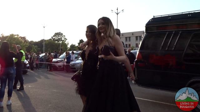 Абитуриенти 2023 Абитуриентски бал на Художествената гимназия и СУ Св. св. Кирил и Методий Пловдив смотреть онлайн