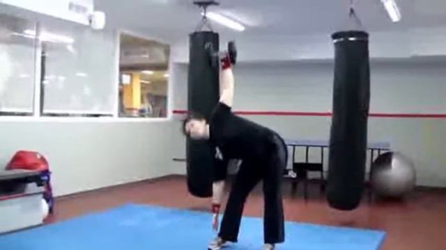 наклон с гантелей в сторону смотреть онлайн