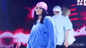 валя карнавал поёт в живую