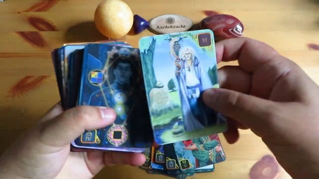 Favorite Tarot, Oracle Decks and Books August 2021 смотреть онлайн