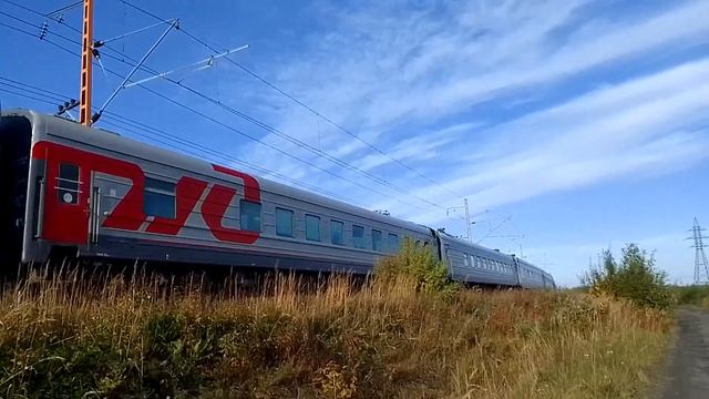 ЭП1-052. Идёт с севера с поездом на Новороссийск. Петрозаводск. Рассвет. смотреть онлайн