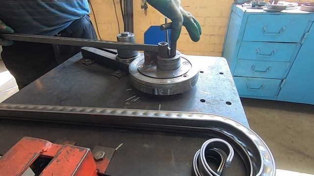 ШОК Вот Это ИЗДЕЛИЕ. Поделка из профильной трубы своими руками. Холодная ковка Стол и скамейка смотреть онлайн