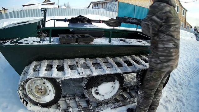 Как натягивать гусеницу на самодельном вездеходе. Испытания по снегу. смотреть онлайн
