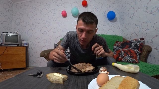 ПРИГОТОВИЛА УЖИН / КУШАЮ ГРЕЧКУ С ЯЙЦАМИ смотреть онлайн