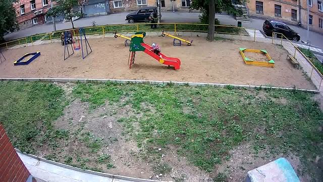 Видеокамера IP 2 МП двор жилого дома смотреть онлайн