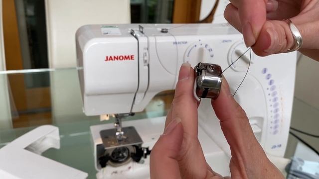 Filling a spool and threading the machine смотреть онлайн