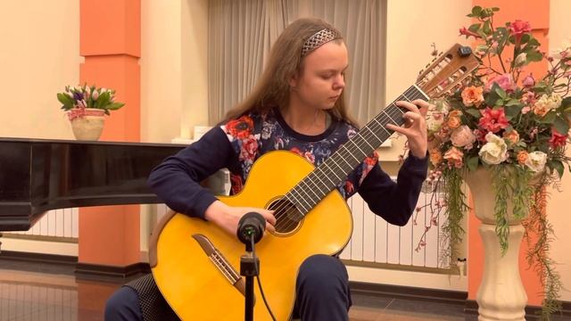 Семиструнная гитара мастера Ажикулова. Инструмент изготовлен в стиле старых русских Мастеров. смотреть онлайн