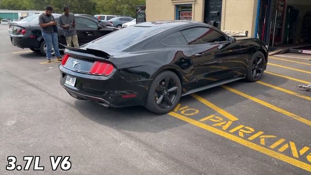 Ford Mustang: 3.7L V6 Vs 5.0L V8! смотреть онлайн