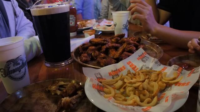 Hooters Time Lapse Video Using Sony NEX-5 смотреть онлайн