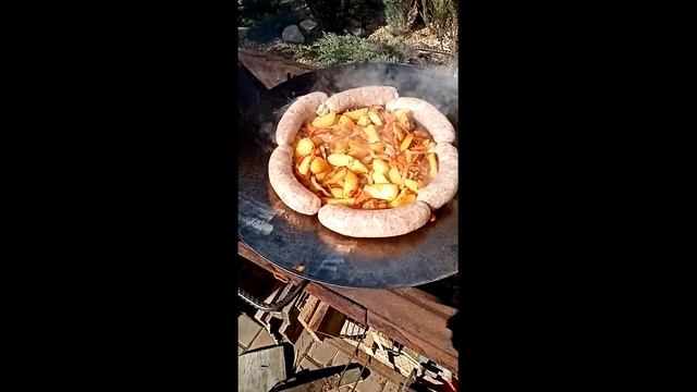 Жаренные колбаски с картошкой на диске смотреть онлайн
