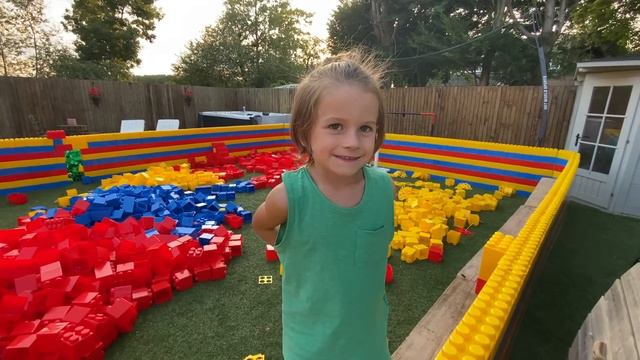 BUILDING A WORLD CUP STADIUM IN OUR GARDEN WITH 3000 BLOCKS.... смотреть онлайн