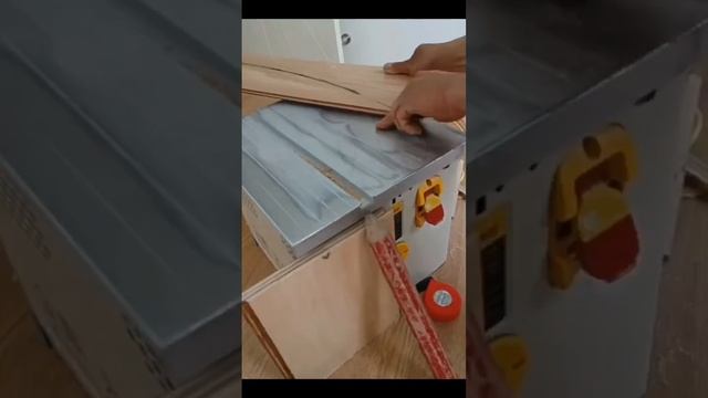 Installation work of wood floor tiles at corner смотреть онлайн
