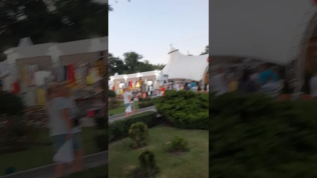 Кабардинка в 8 вечера, народу 😱 смотреть онлайн