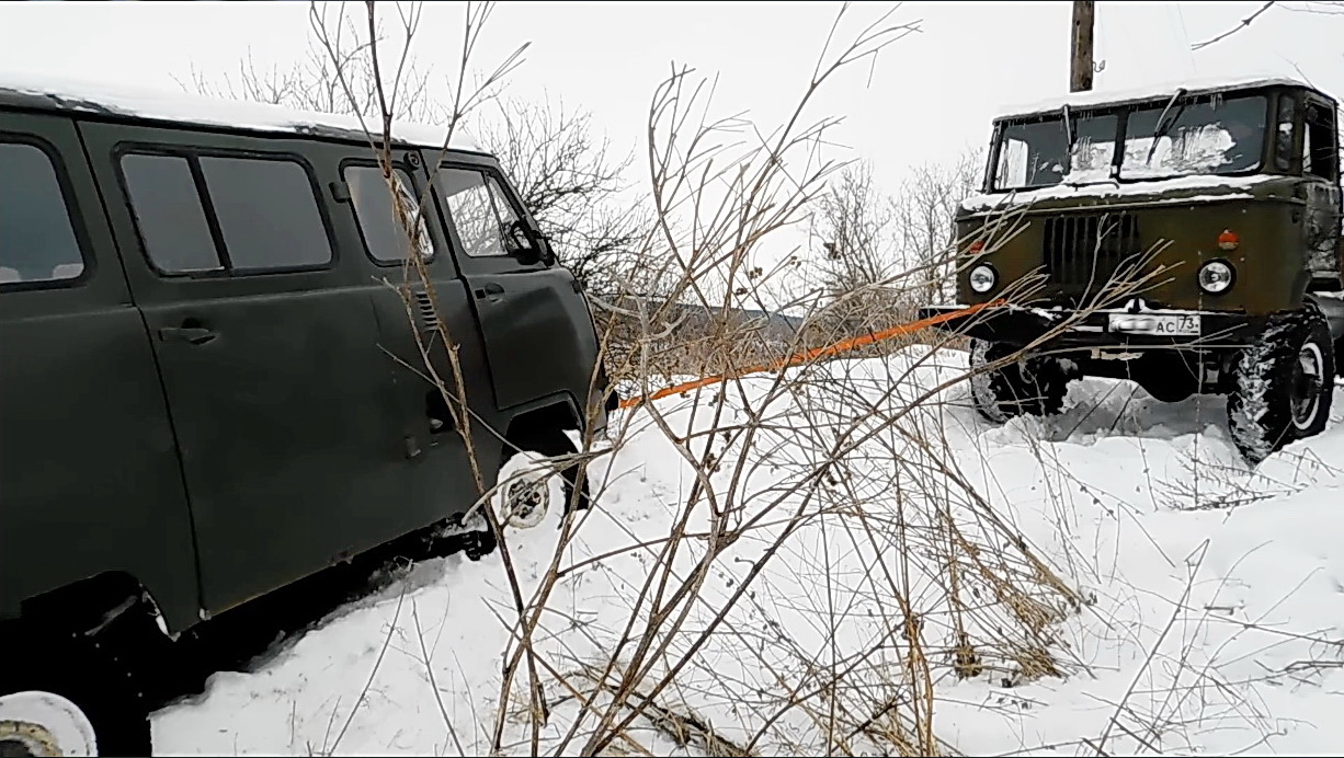 На УАЗах по сугробам! ГАЗ-66 с мотором ВАЗ выручил! Оn Soviet UAZ all -terrain vehicles on snowdrift смотреть онлайн