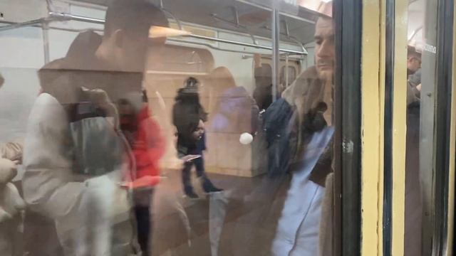 Поездка на Калужско-Рижской линий на поезде Номерной 81-717.5/714.5 Новоясеневская - Медведково смотреть онлайн