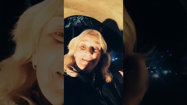 Чудаков Бог хранит. О себе с юмором. Стихи. Эстэр. смотреть онлайн