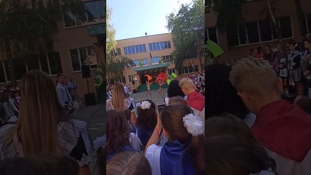 1 сентября в школе номер 52, город Луганск. смотреть онлайн