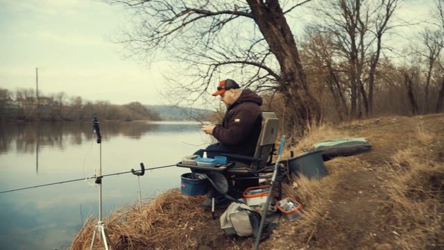 С фидером на реке Десне ранней весной смотреть онлайн