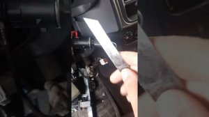 Как снять замок зажигания на рено логан 2