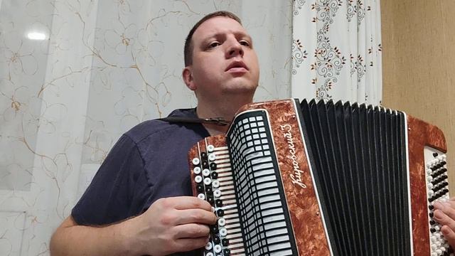 Тонкая рябина на баяне #песнипролюбовь #русские #застолье смотреть онлайн