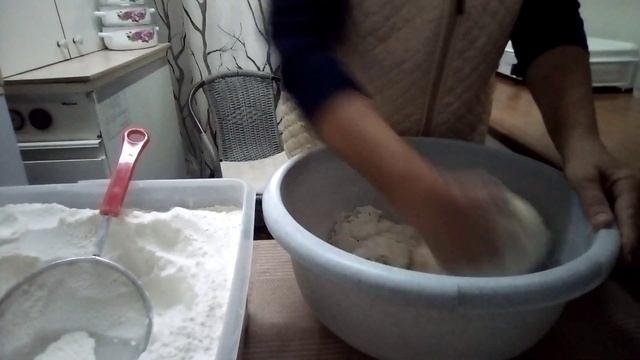 Замес теста для хлеба, пошагово. смотреть онлайн