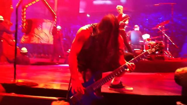 Metallica, Vancouver, BC 2012 -- Robert Trujillo close up смотреть онлайн