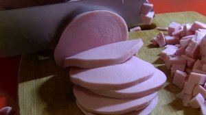 Как сделать окрошку.Русская кухня.Рецепт окрошки с колбасой с зеленым луком.Окрошка вкусно и полезн