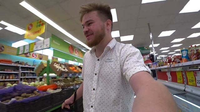 ЗАШЕЛ С ОСЛОМ КУПИТЬ ВОДЫ!ЗАЛОМАЛИ РУКУ! смотреть онлайн