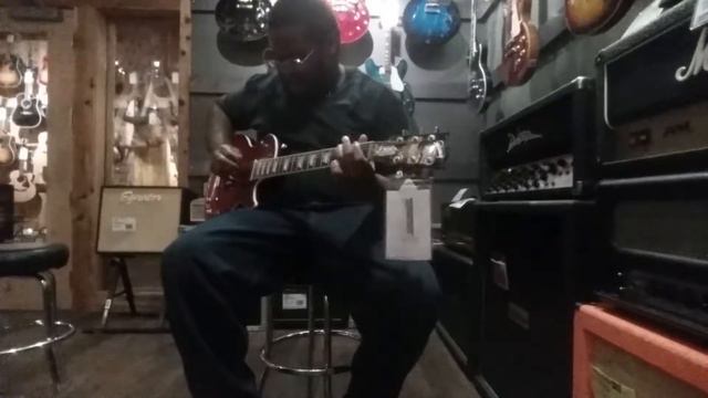Playing a 2018 Gibson Les Paul HP at Guitar Center in Las Vegas, NV (Part 2) смотреть онлайн