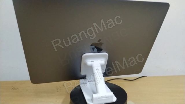 LCD Macbook Pro 13" 2016-2017 Model A1706-A1708 смотреть онлайн