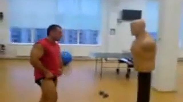 Удары ногами.Професионал..flv смотреть онлайн