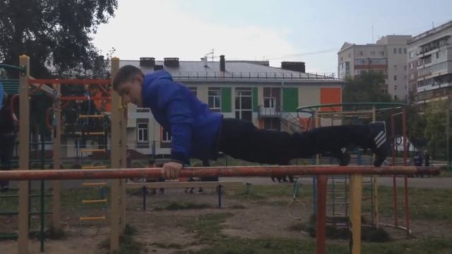 КАК НАКАЧАТЬ ТРИЦЕПС НА БРУСЬЯХ смотреть онлайн