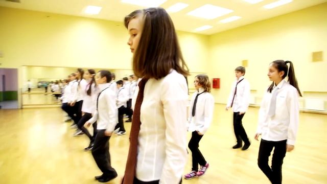 Новогоднее поздравление 6-Б кл. 12 школа г. Щелково-3 декабрь 2015 г. смотреть онлайн