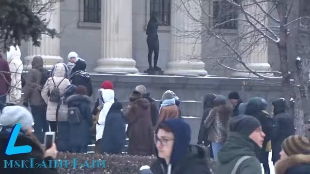 Очередь в музей Пушкина смотреть онлайн