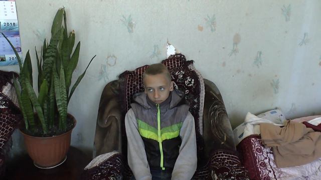 Помощь на учебники мальчишке от жительницы России смотреть онлайн