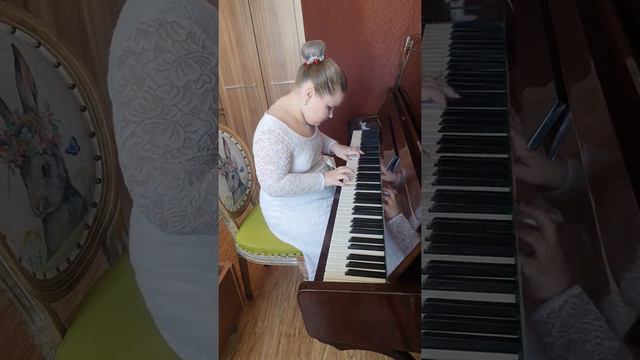 Моцарт - Пьеса. Алиса Зорева 2 класс. смотреть онлайн