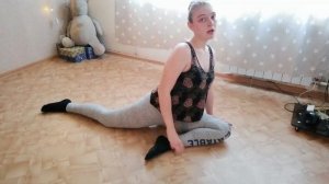 КАК СЕСТЬ НА ШПАГАТ ДОМА / РАСТЯЖКА ДОМА И ШПАГАТ ЗА 5 МИНУТ