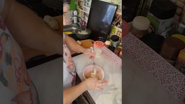 ЖАРЮ РЫБУ И КОТЛЕТЫ смотреть онлайн
