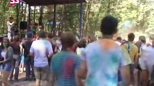 Краски холи "взорвали" парк в Коврове смотреть онлайн