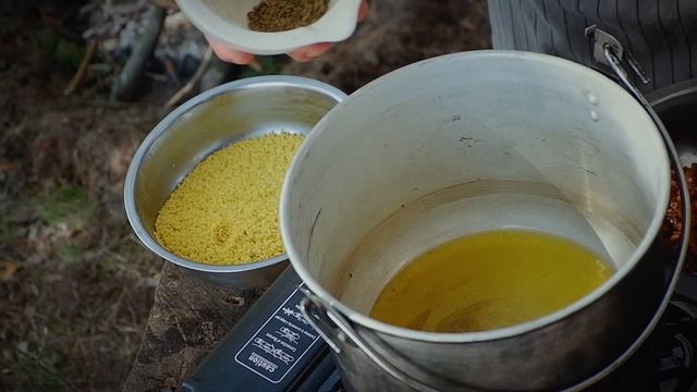 Походная пшенная каша с сухофруктами ? Готовим на природе смотреть онлайн