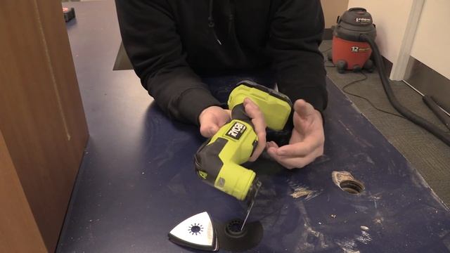 Ryobi 18V ONE+ HP Brushless Multi-Tool Review Model PBLMT50B Commonly called a Oscillating Tool смотреть онлайн