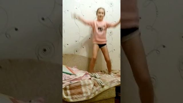 Бабушка станцевала троль смотреть онлайн