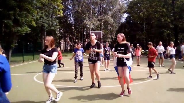 Танец "Физрук" (клубничка со сливками отдыхает) смотреть онлайн