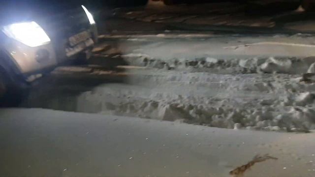 Спасаю на УАЗЕ в лесу Серегу и Коляна. Застряли и застучал мотор. смотреть онлайн